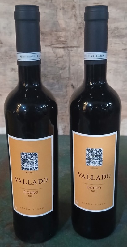 12 Garrafas de vinho