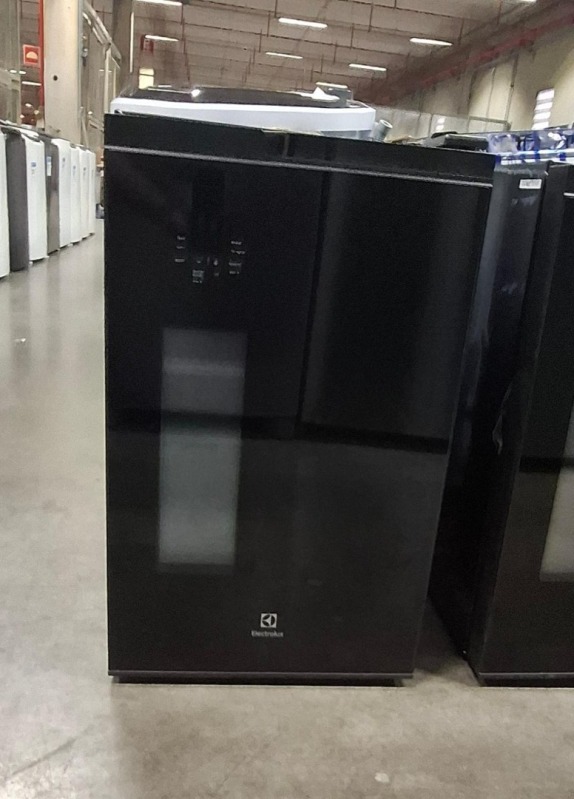 CERVEJEIRA 100L ELECTROLUX EB10C TORRE 220V PRETO
