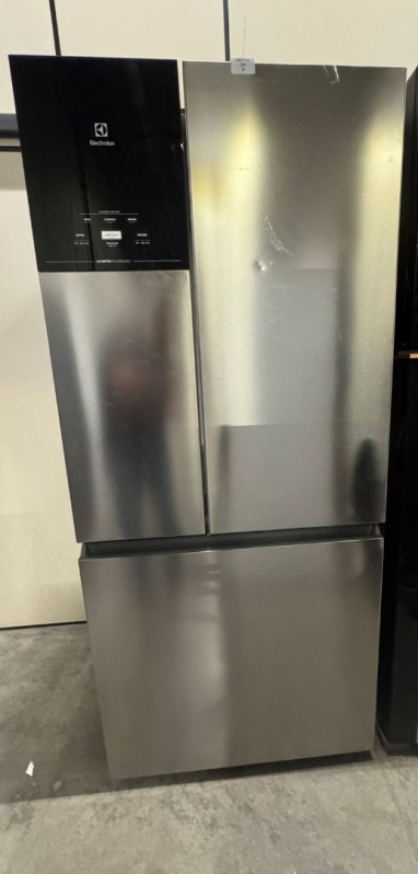 REFRIGERADOR 590L ELECTROLUX IM8S 220V INOX