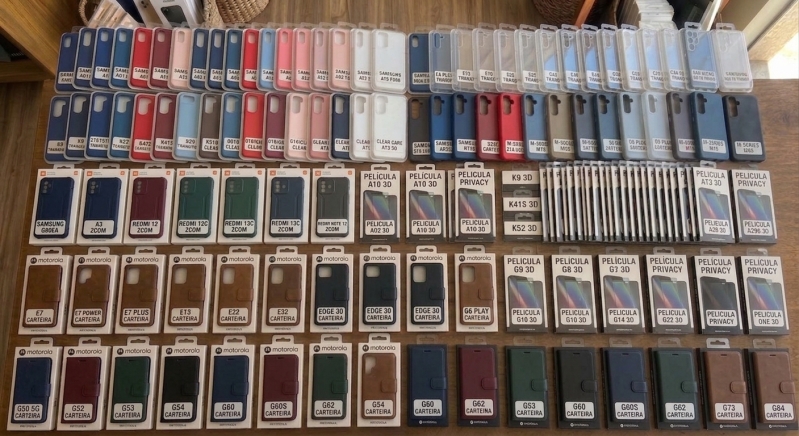 LOTE COM APROX 1850 CAPAS E PELÍCULAS PARA MOTOROLA