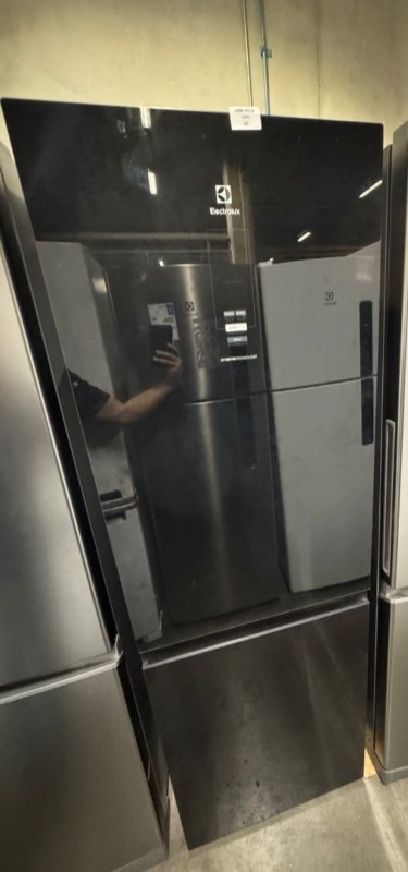 REFRIGERADOR 322L ELECTROLUX IB42G 127V BLACK GLASS