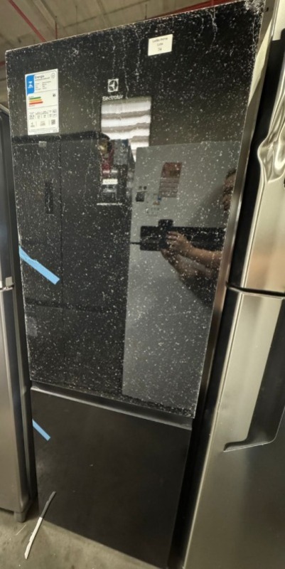 REFRIGERADOR 322L ELECTROLUX IB42G 127V BLACK GLASS
