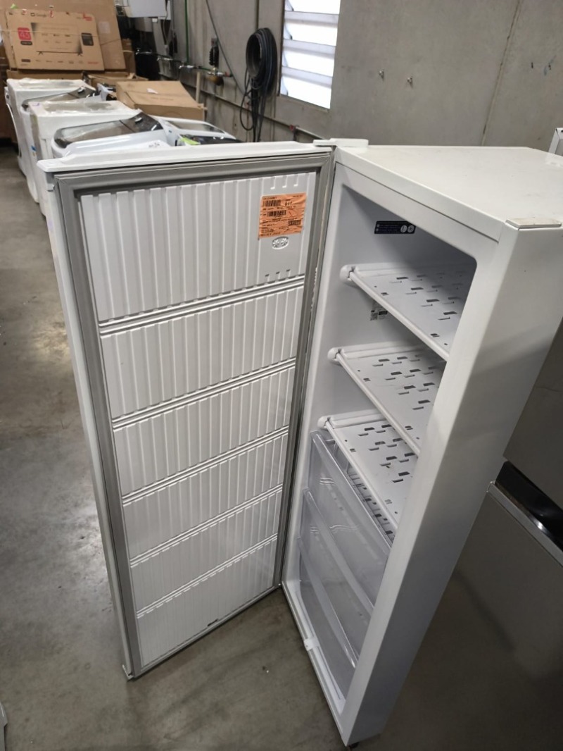 FREEZER 197L ELECTROLUX VERTICAL FEI23 220V BRANCO
