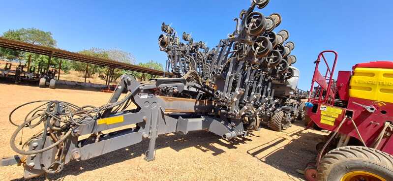 Plantadora Momentum 24 Com kit Mamute 1.400 Lts - Massey Ferguson