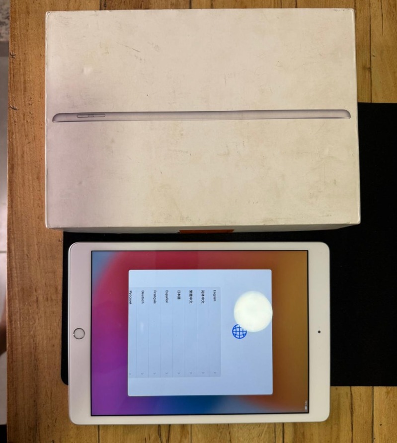 IPAD 128GB + MOTOROLA E6I + GALAXY BUDS+