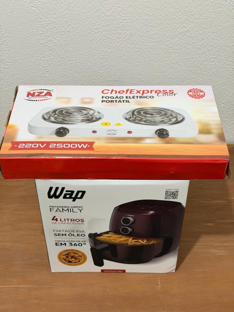 Fritadeira Elétrica Sem Óleo WAP Air Fryer 4L 1500W Vemelha 220V + Fogão Fogareiro Elétrico Portátil 2 Bocas 2000w Potente Pratico