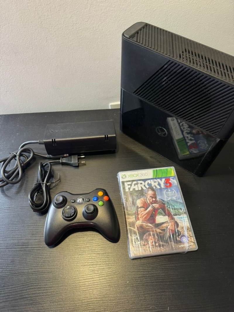 Console 360 Super Slim 4GB + 1 Jogo + LEGO JURASSIC WORLD BR XONE BR NA + CONTROLE GAME